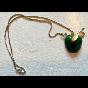 Elegant Green Pendant Necklace